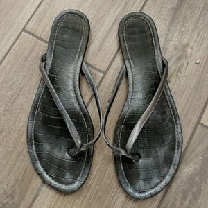 Silver BCBGeneration size 8 flip flops